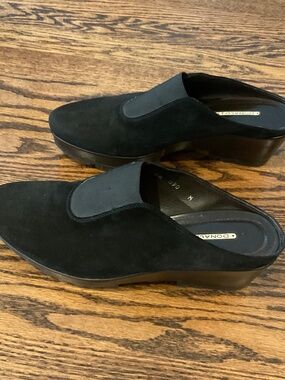Women’s Donald J Pliner black suede platform mules, size 8.5
